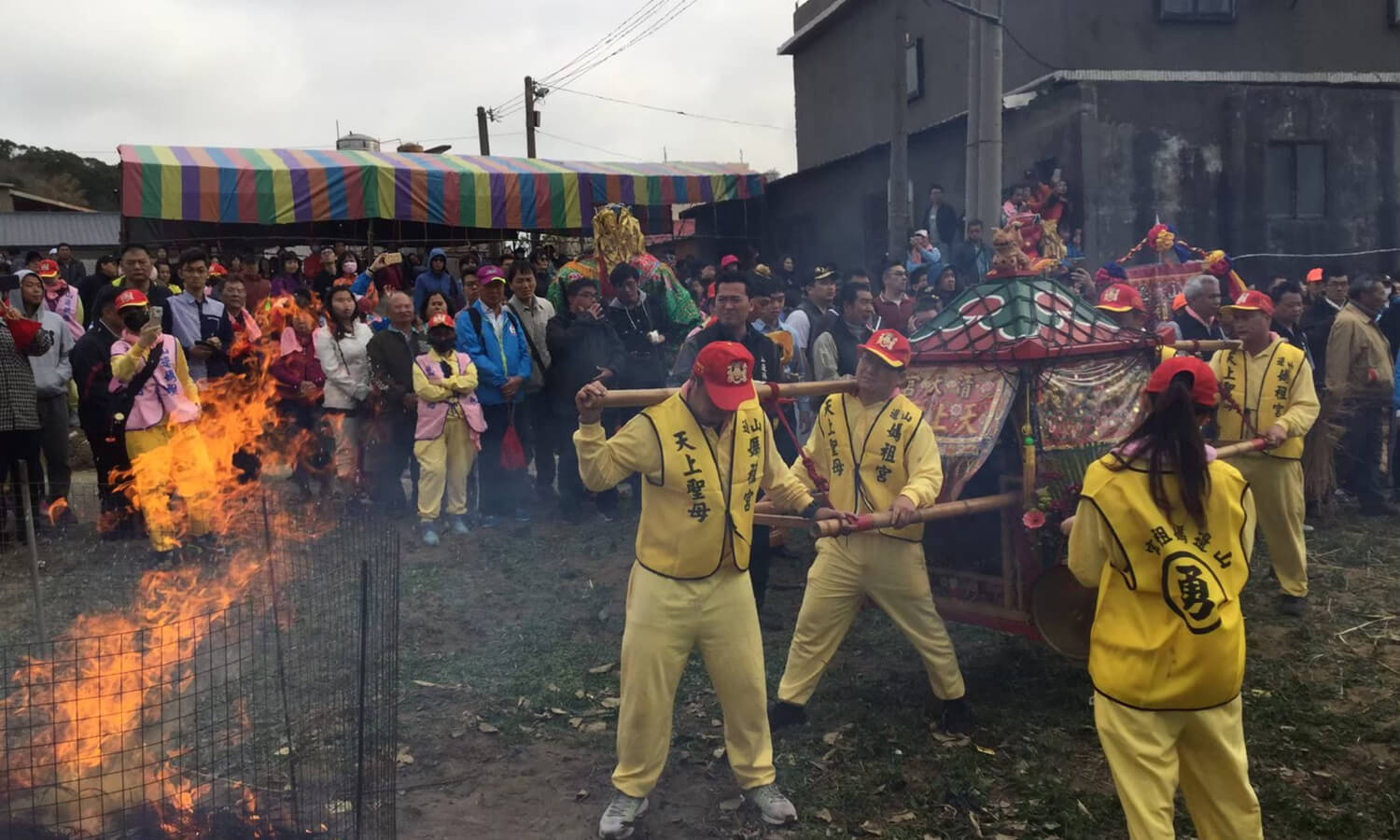 傳統古文化 新春跳火群